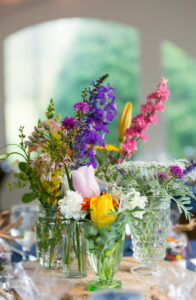 Cover photo for Making Flower Arrangements From Your Garden